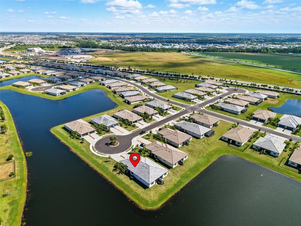 Activo con contrato: $410,000 (2 camas, 2 baños, 1557 Pies cuadrados)