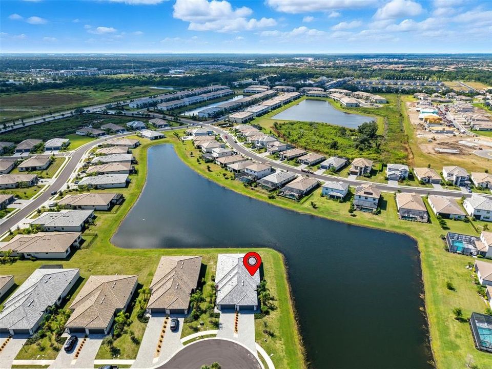 Activo con contrato: $410,000 (2 camas, 2 baños, 1557 Pies cuadrados)