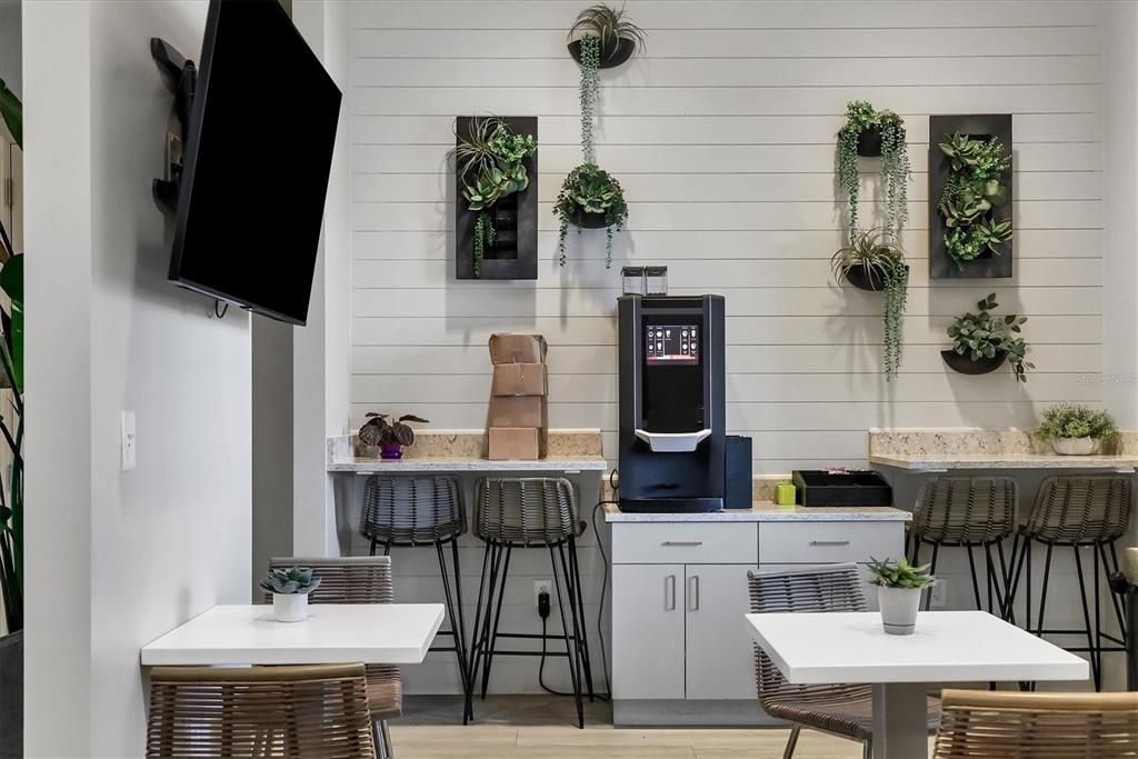 Activo con contrato: $410,000 (2 camas, 2 baños, 1557 Pies cuadrados)