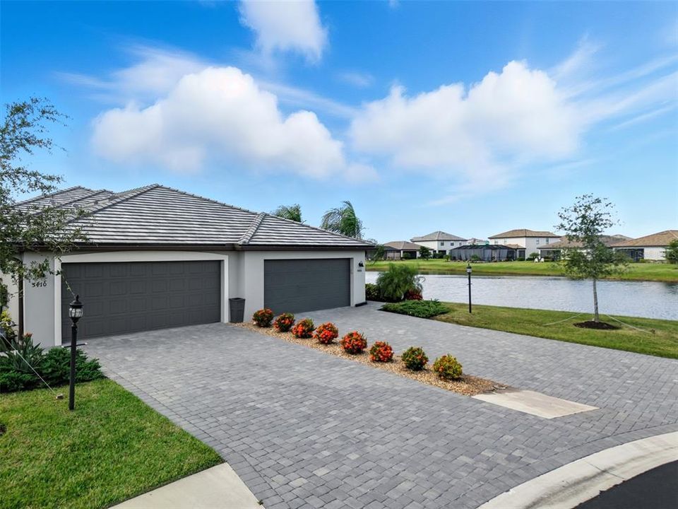 Activo con contrato: $410,000 (2 camas, 2 baños, 1557 Pies cuadrados)