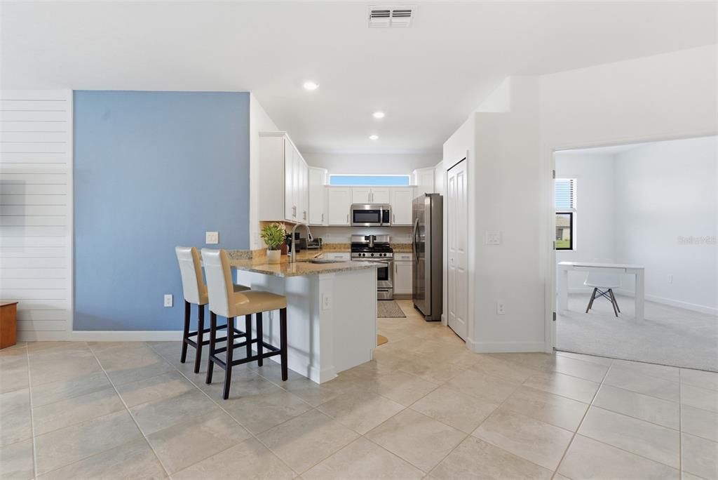 Activo con contrato: $410,000 (2 camas, 2 baños, 1557 Pies cuadrados)