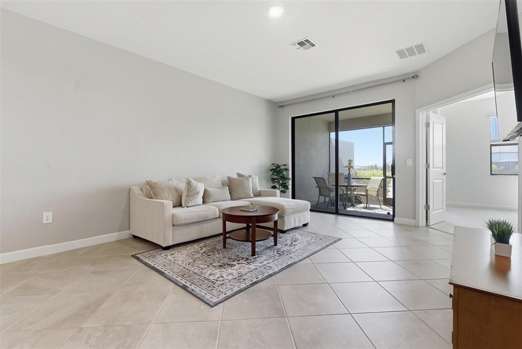 Activo con contrato: $410,000 (2 camas, 2 baños, 1557 Pies cuadrados)