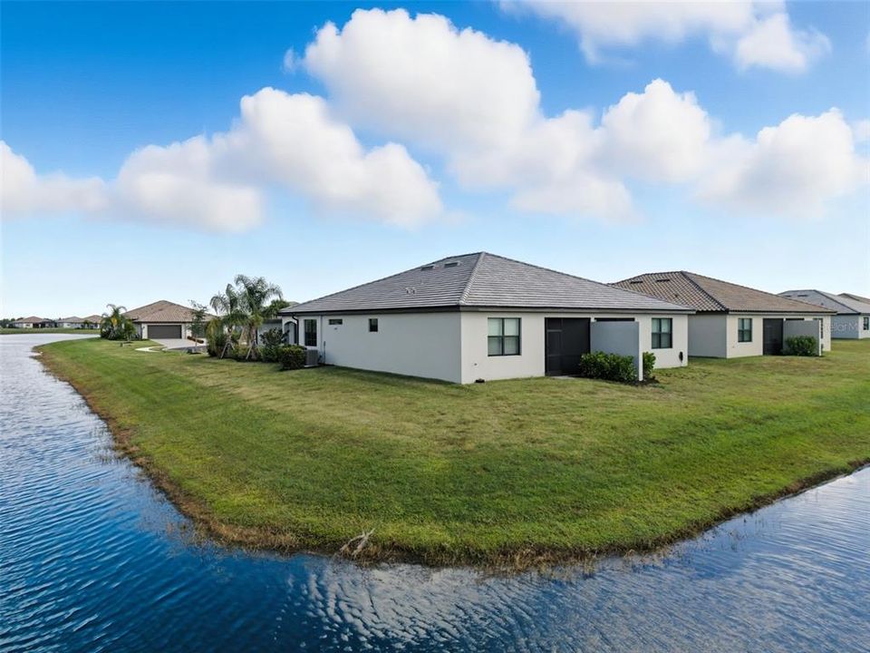 Activo con contrato: $410,000 (2 camas, 2 baños, 1557 Pies cuadrados)