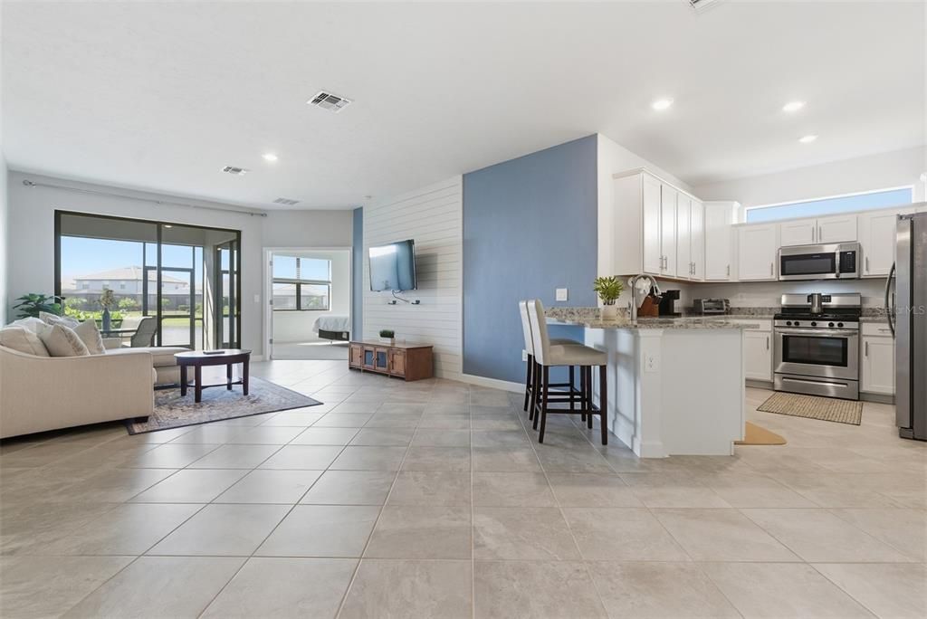 Activo con contrato: $410,000 (2 camas, 2 baños, 1557 Pies cuadrados)