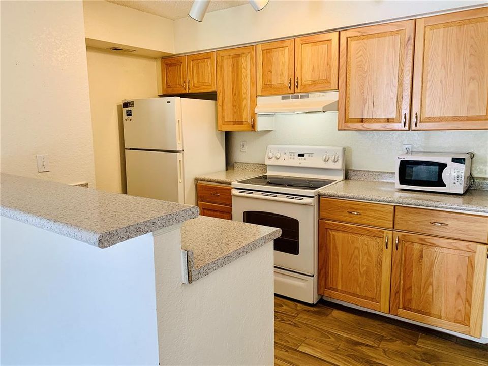 На продажу: $165,000 (2 спален, 2 ванн, 874 Квадратных фут)