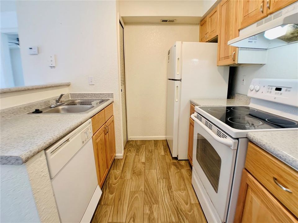 На продажу: $165,000 (2 спален, 2 ванн, 874 Квадратных фут)