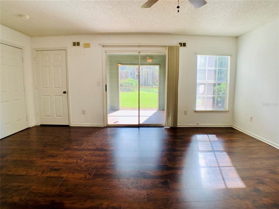 На продажу: $165,000 (2 спален, 2 ванн, 874 Квадратных фут)