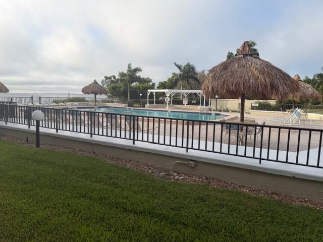 На продажу: $249,000 (2 спален, 2 ванн, 890 Квадратных фут)