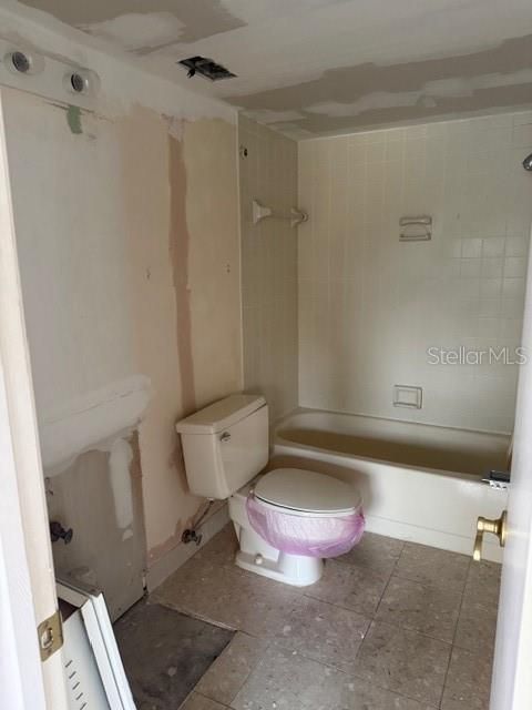 На продажу: $249,000 (2 спален, 2 ванн, 890 Квадратных фут)