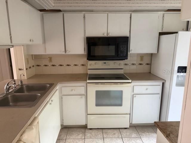 На продажу: $249,000 (2 спален, 2 ванн, 890 Квадратных фут)