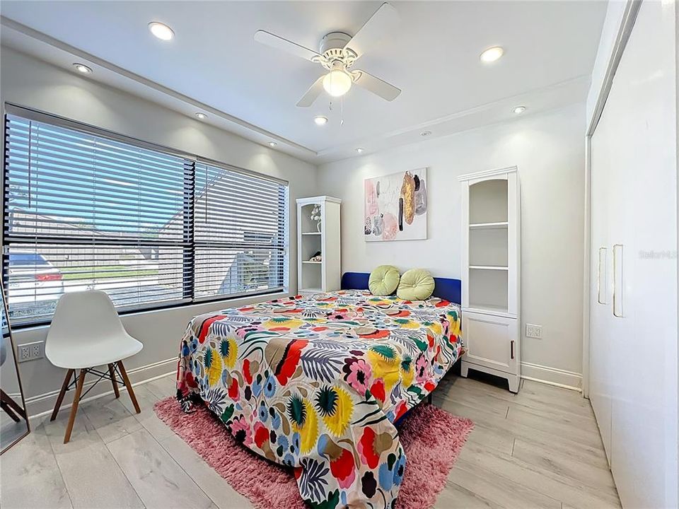 Active With Contract: $179,000 (2 beds, 2 baths, 1141 Square Feet)