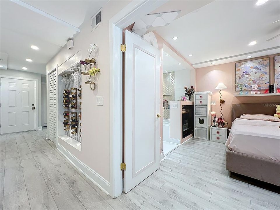 Active With Contract: $179,000 (2 beds, 2 baths, 1141 Square Feet)