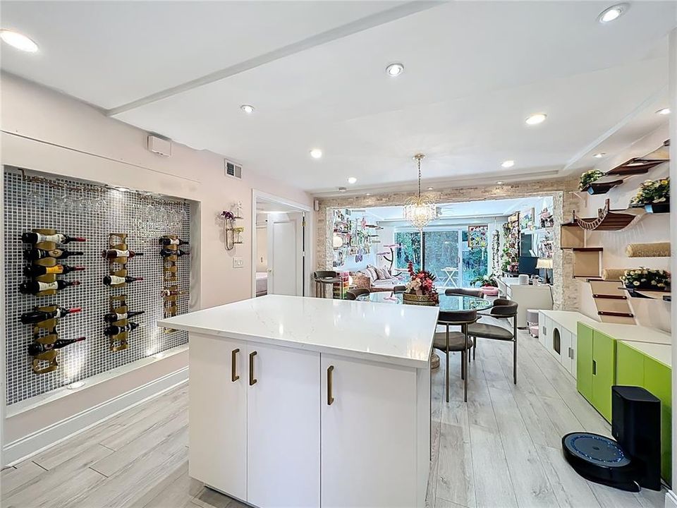 Active With Contract: $179,000 (2 beds, 2 baths, 1141 Square Feet)