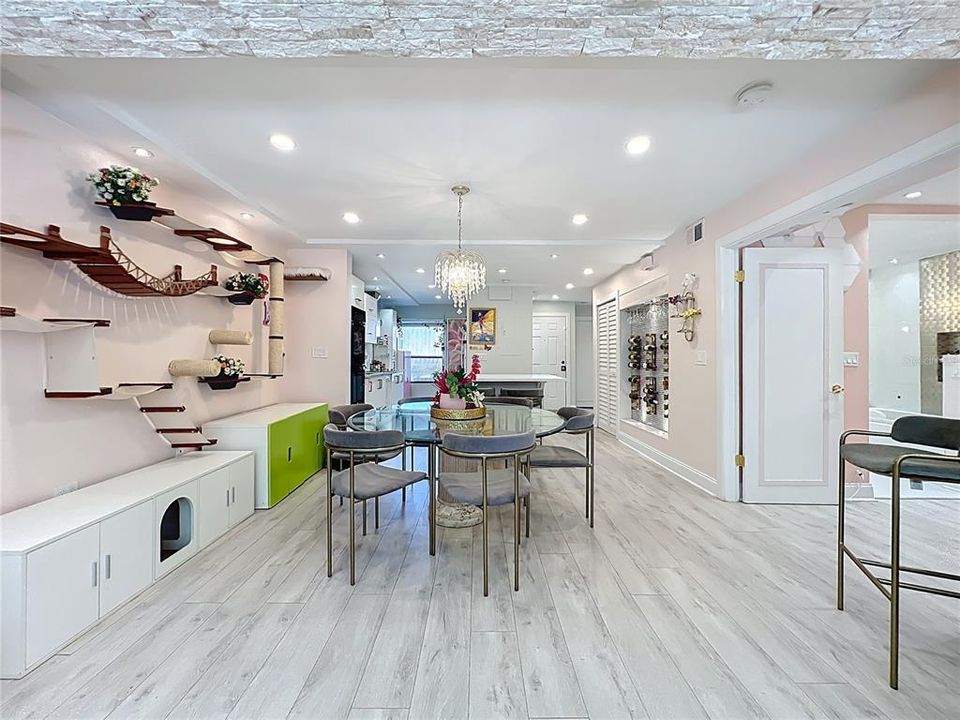 Active With Contract: $179,000 (2 beds, 2 baths, 1141 Square Feet)