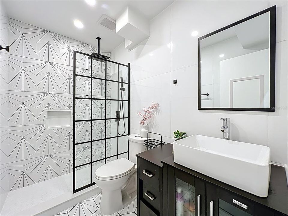 Active With Contract: $179,000 (2 beds, 2 baths, 1141 Square Feet)