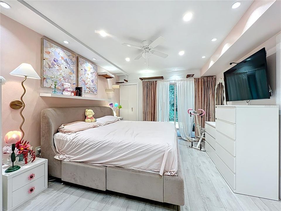 Active With Contract: $179,000 (2 beds, 2 baths, 1141 Square Feet)