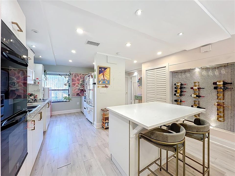 Active With Contract: $179,000 (2 beds, 2 baths, 1141 Square Feet)