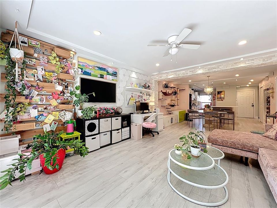 Active With Contract: $179,000 (2 beds, 2 baths, 1141 Square Feet)