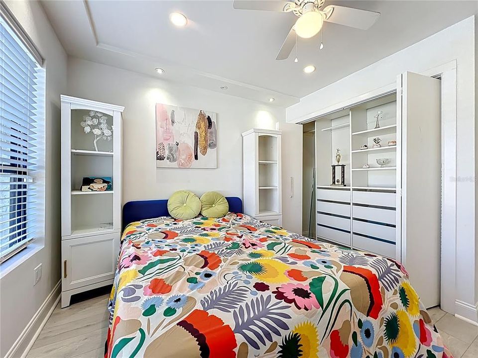 Active With Contract: $179,000 (2 beds, 2 baths, 1141 Square Feet)