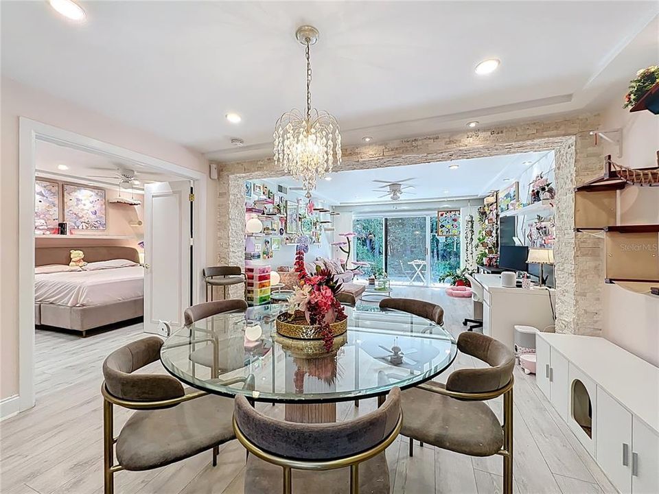 Active With Contract: $179,000 (2 beds, 2 baths, 1141 Square Feet)