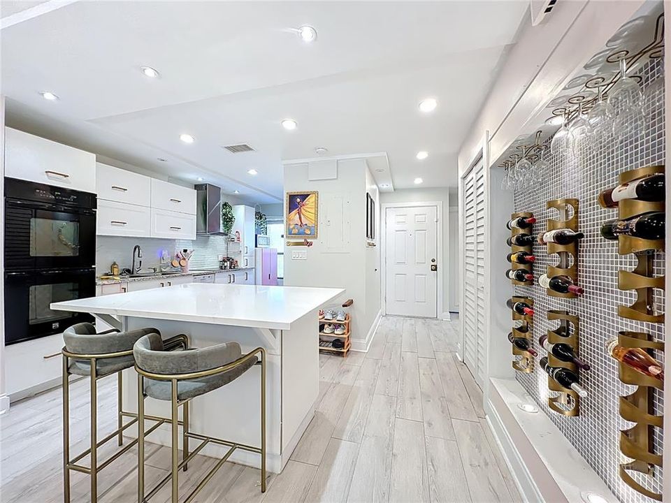 Active With Contract: $179,000 (2 beds, 2 baths, 1141 Square Feet)