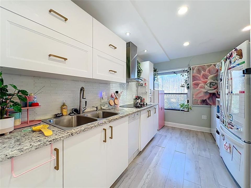 Active With Contract: $179,000 (2 beds, 2 baths, 1141 Square Feet)