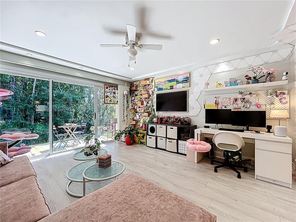 Active With Contract: $179,000 (2 beds, 2 baths, 1141 Square Feet)