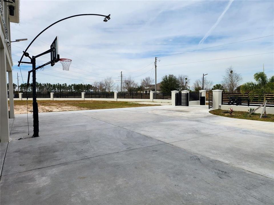 For Rent: $3,000 (3 beds, 2 baths, 2000 Square Feet)