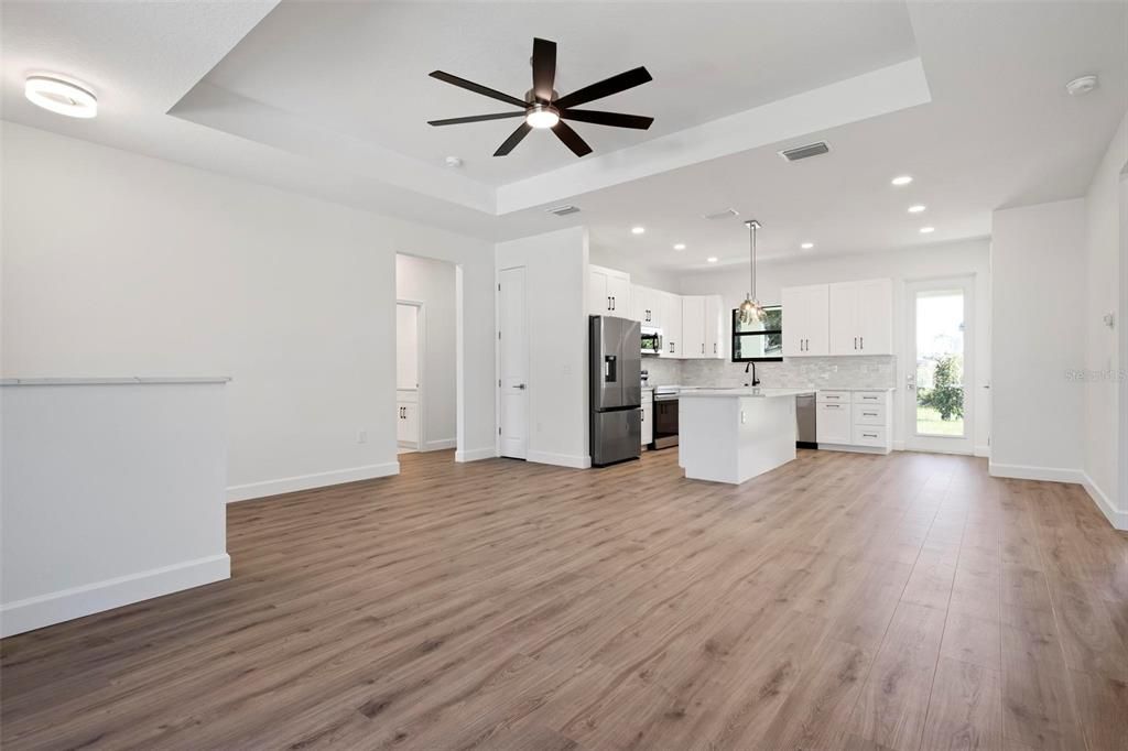 Active With Contract: $324,900 (3 beds, 2 baths, 1565 Square Feet)