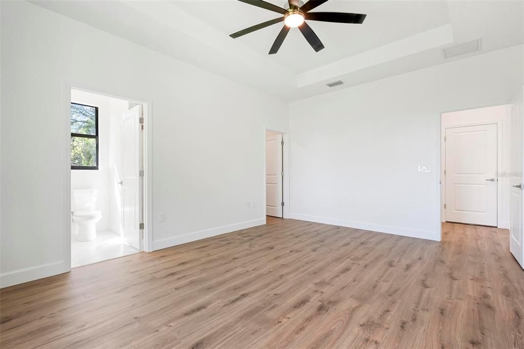 Active With Contract: $324,900 (3 beds, 2 baths, 1565 Square Feet)