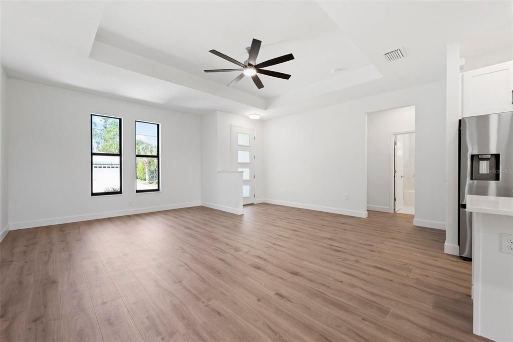 Active With Contract: $324,900 (3 beds, 2 baths, 1565 Square Feet)