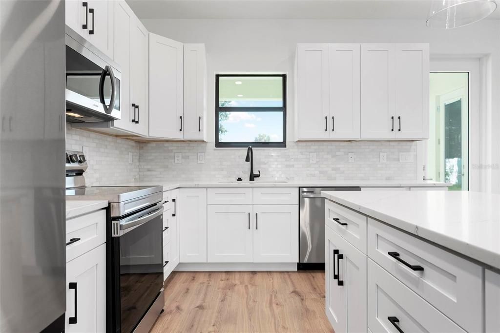 Active With Contract: $324,900 (3 beds, 2 baths, 1565 Square Feet)