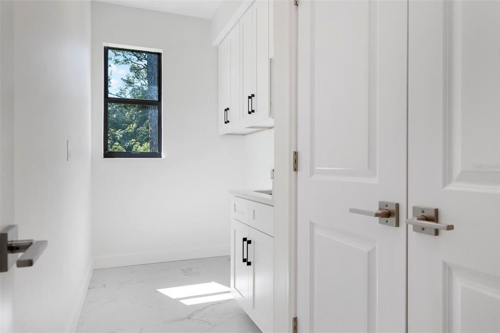 Active With Contract: $324,900 (3 beds, 2 baths, 1565 Square Feet)