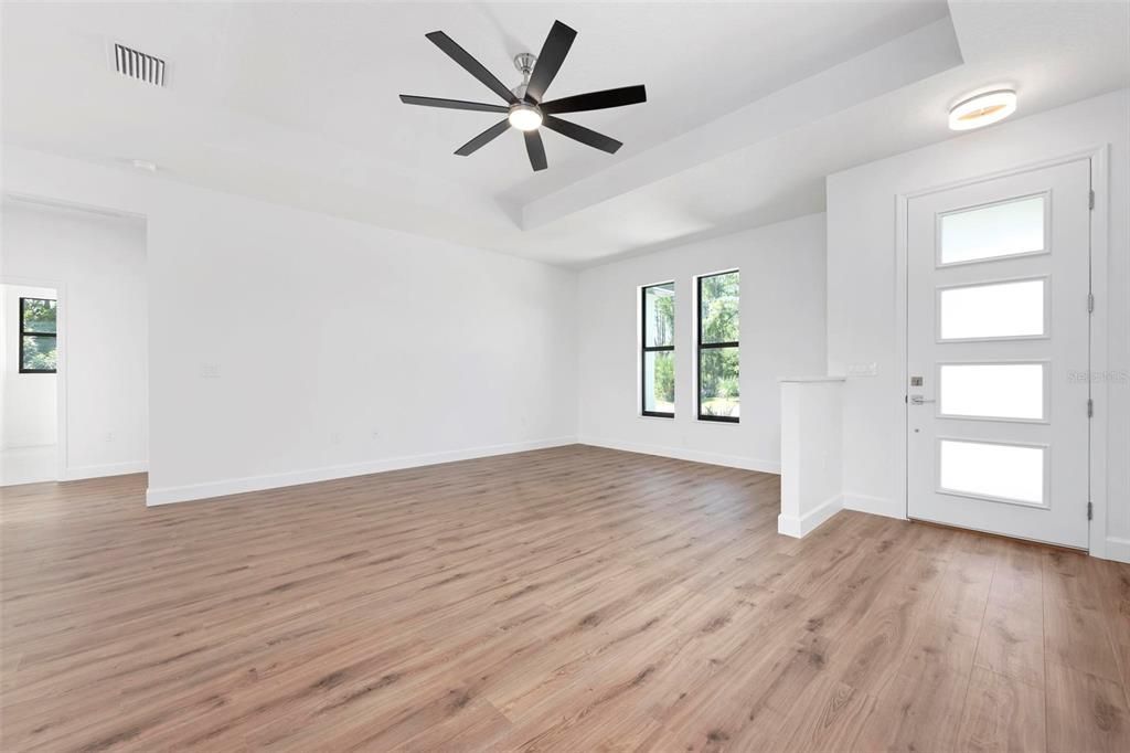 Active With Contract: $324,900 (3 beds, 2 baths, 1565 Square Feet)