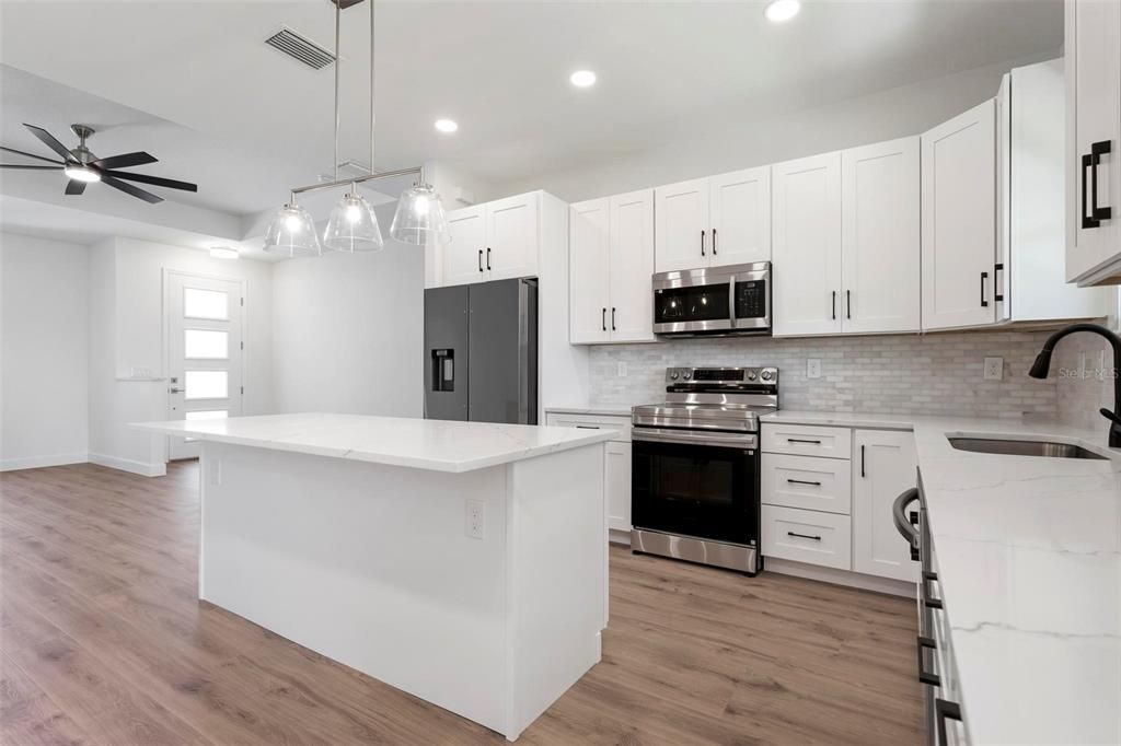 Active With Contract: $324,900 (3 beds, 2 baths, 1565 Square Feet)