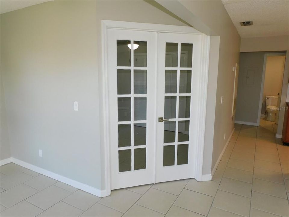 For Sale: $200,000 (3 beds, 2 baths, 1136 Square Feet)