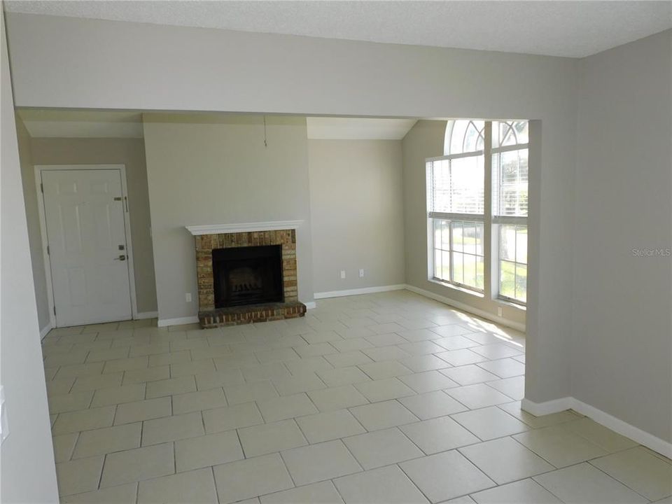 For Sale: $200,000 (3 beds, 2 baths, 1136 Square Feet)