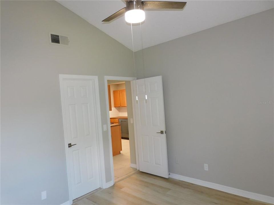For Sale: $200,000 (3 beds, 2 baths, 1136 Square Feet)