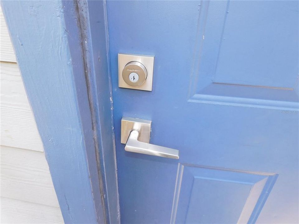 For Sale: $200,000 (3 beds, 2 baths, 1136 Square Feet)