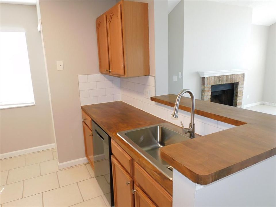 For Sale: $200,000 (3 beds, 2 baths, 1136 Square Feet)