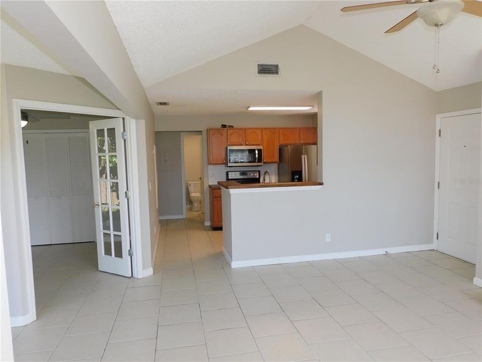 For Sale: $200,000 (3 beds, 2 baths, 1136 Square Feet)