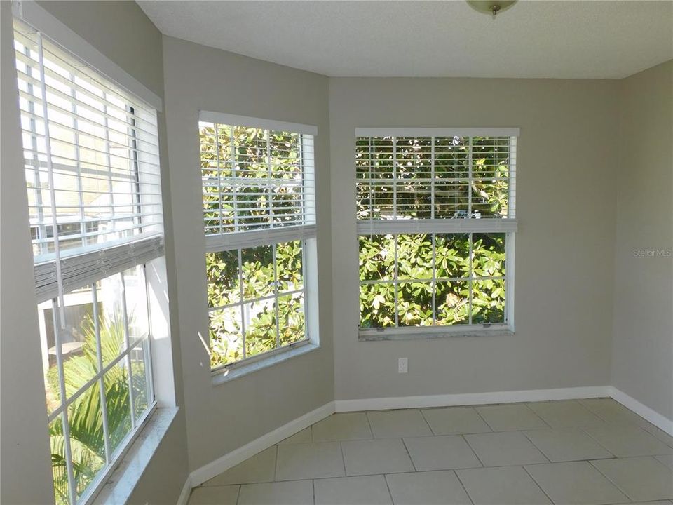 For Sale: $200,000 (3 beds, 2 baths, 1136 Square Feet)