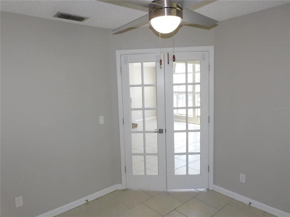 For Sale: $200,000 (3 beds, 2 baths, 1136 Square Feet)