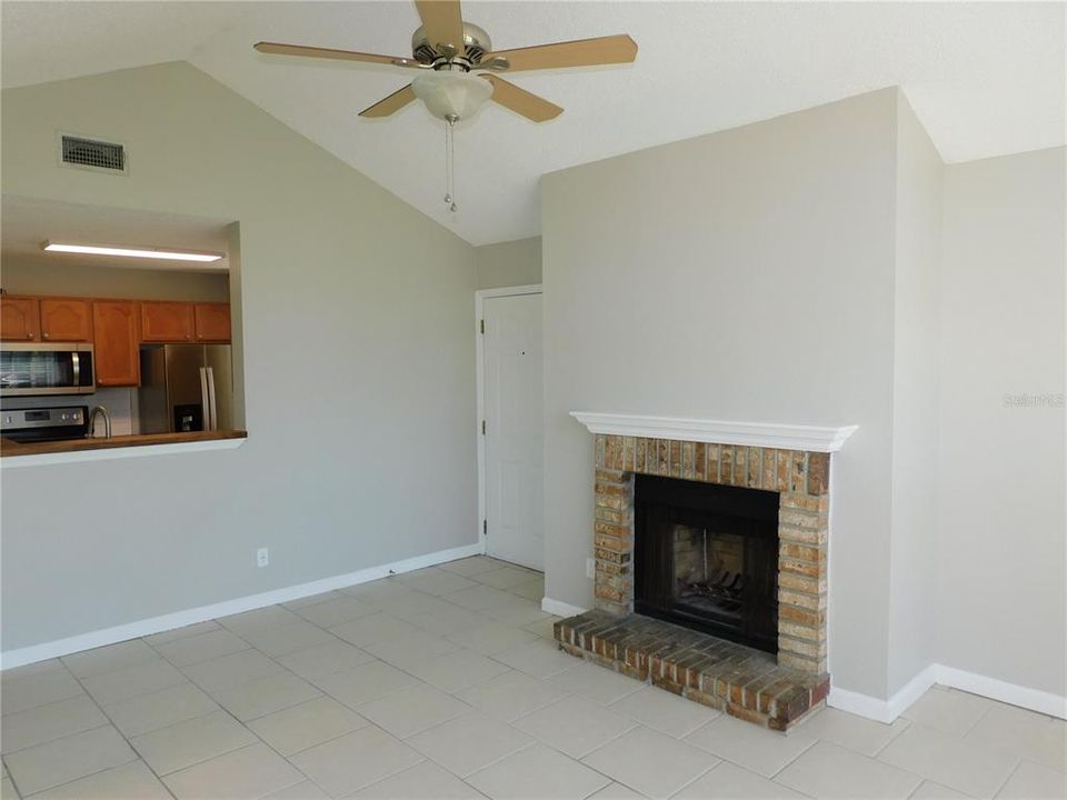 For Sale: $200,000 (3 beds, 2 baths, 1136 Square Feet)