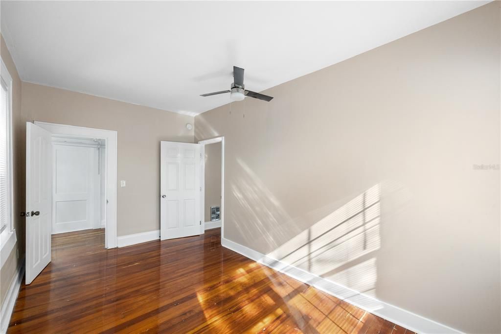 For Rent: $1,475 (1 beds, 1 baths, 4596 Square Feet)