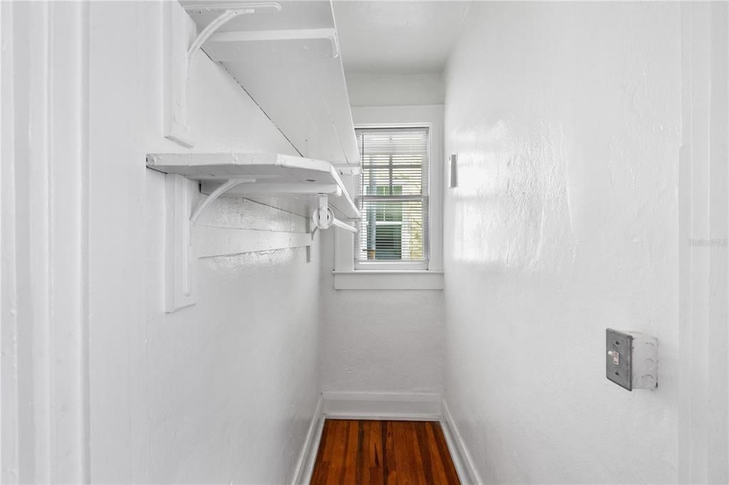 For Rent: $1,475 (1 beds, 1 baths, 4596 Square Feet)