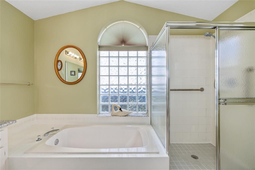 For Sale: $245,000 (2 beds, 2 baths, 1569 Square Feet)