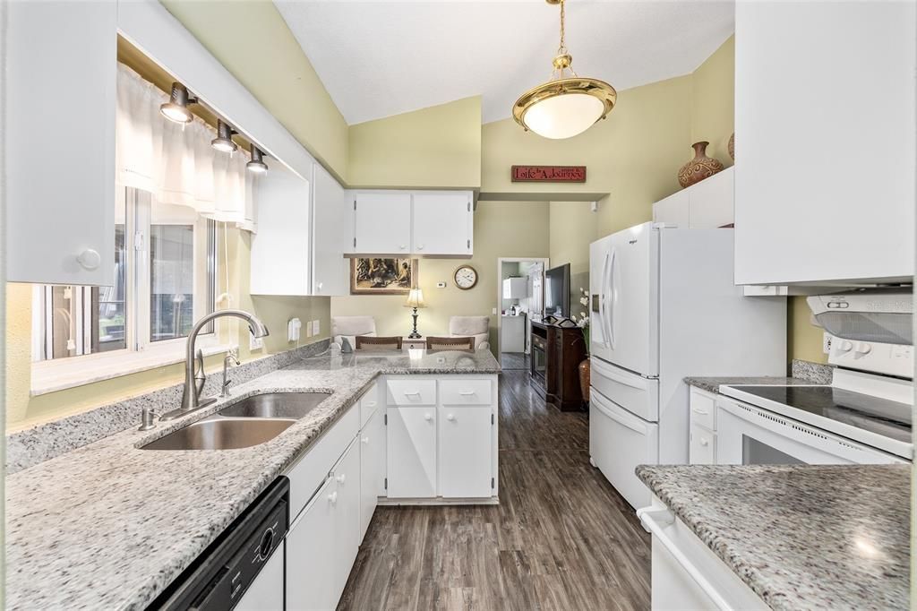 For Sale: $245,000 (2 beds, 2 baths, 1569 Square Feet)