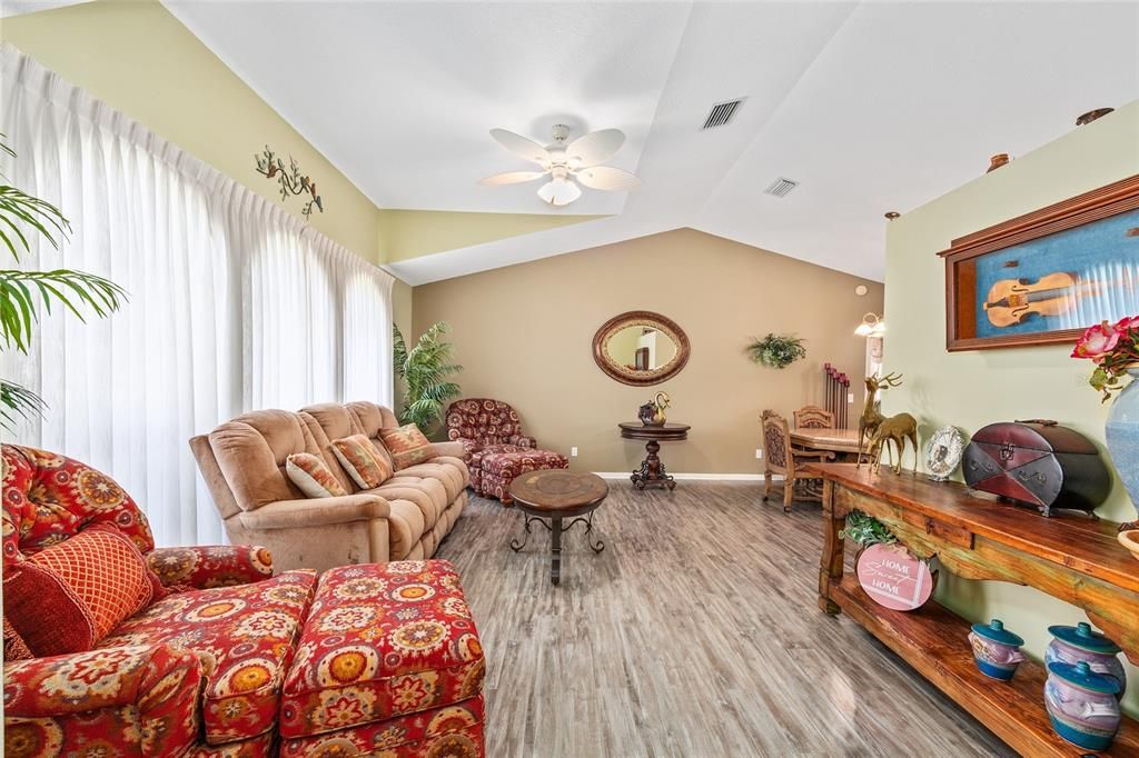 For Sale: $245,000 (2 beds, 2 baths, 1569 Square Feet)