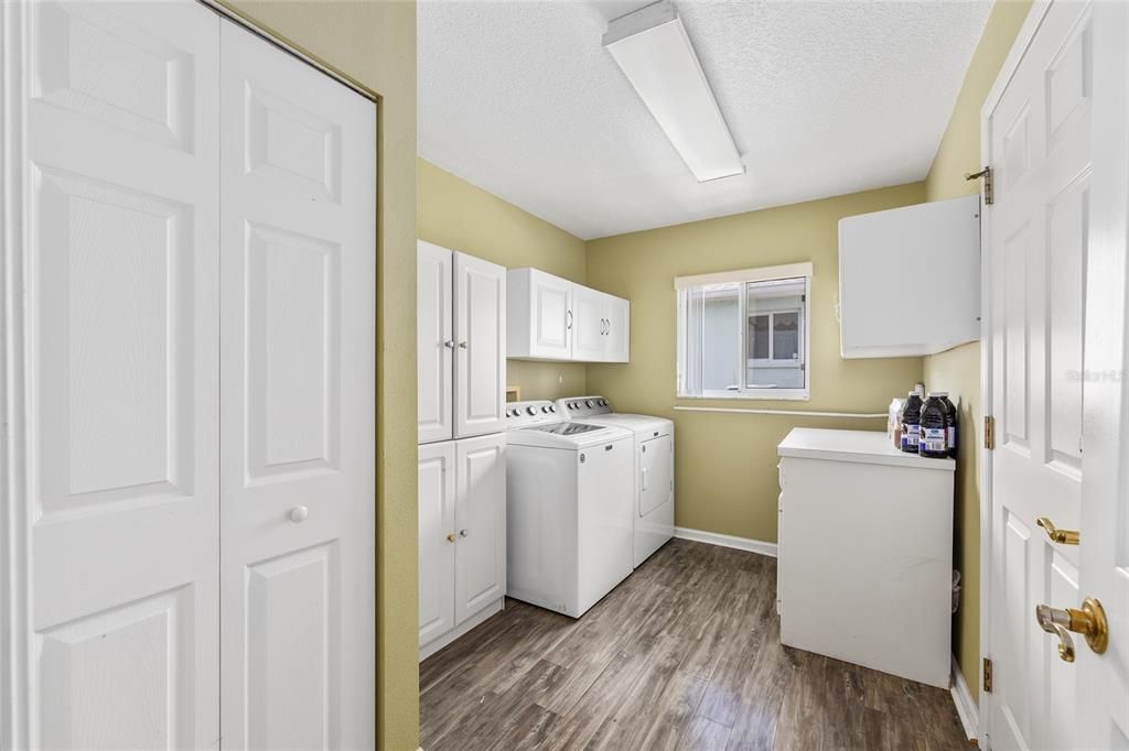 For Sale: $245,000 (2 beds, 2 baths, 1569 Square Feet)